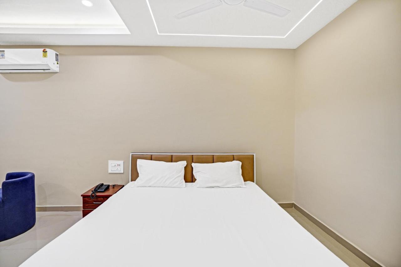 Collection O 83775 Hotel 4King Szúrat Kültér fotó